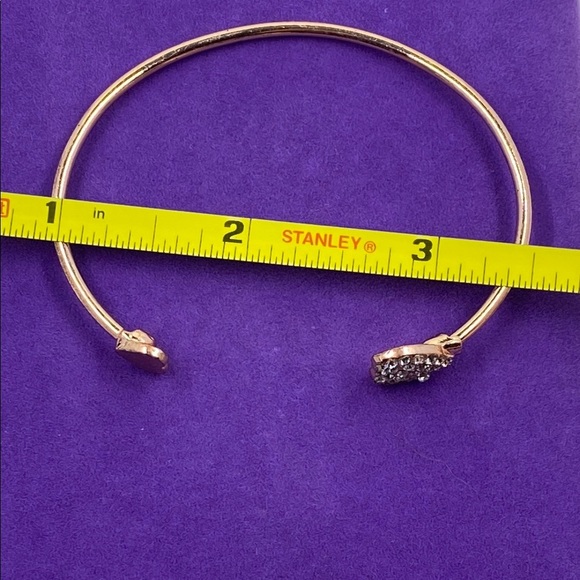 💛 Elegant Heart Bangle Bracelet - Picture 5 of 5